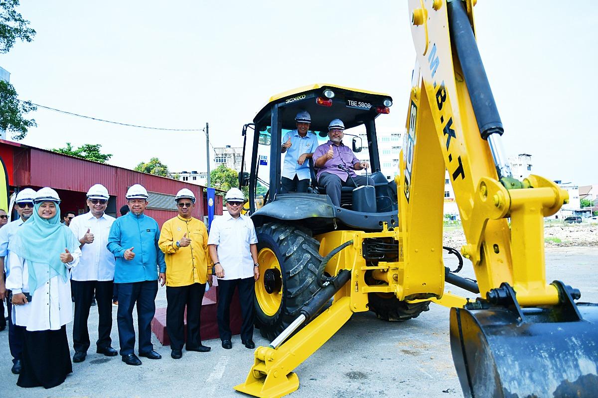 Majlis Pecah Tanah Projek Pembangunan Pangsapuri Perkhidmatan 30 Tingkat Di Bandar Kuala Terengganu (Qubaz Suites@ Kuala Terengganu)