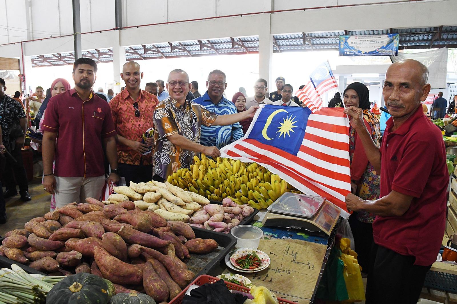PROGRAM WALKABOUT YB.PENGERUSI JAWATANKUASA PELANCONGAN, KEBUDAYAAN, ALAM SEKITAR DAN PERUBAHAN IKLIM NEGERI TERENGGANU KE PASAR KEDAI PAYANG