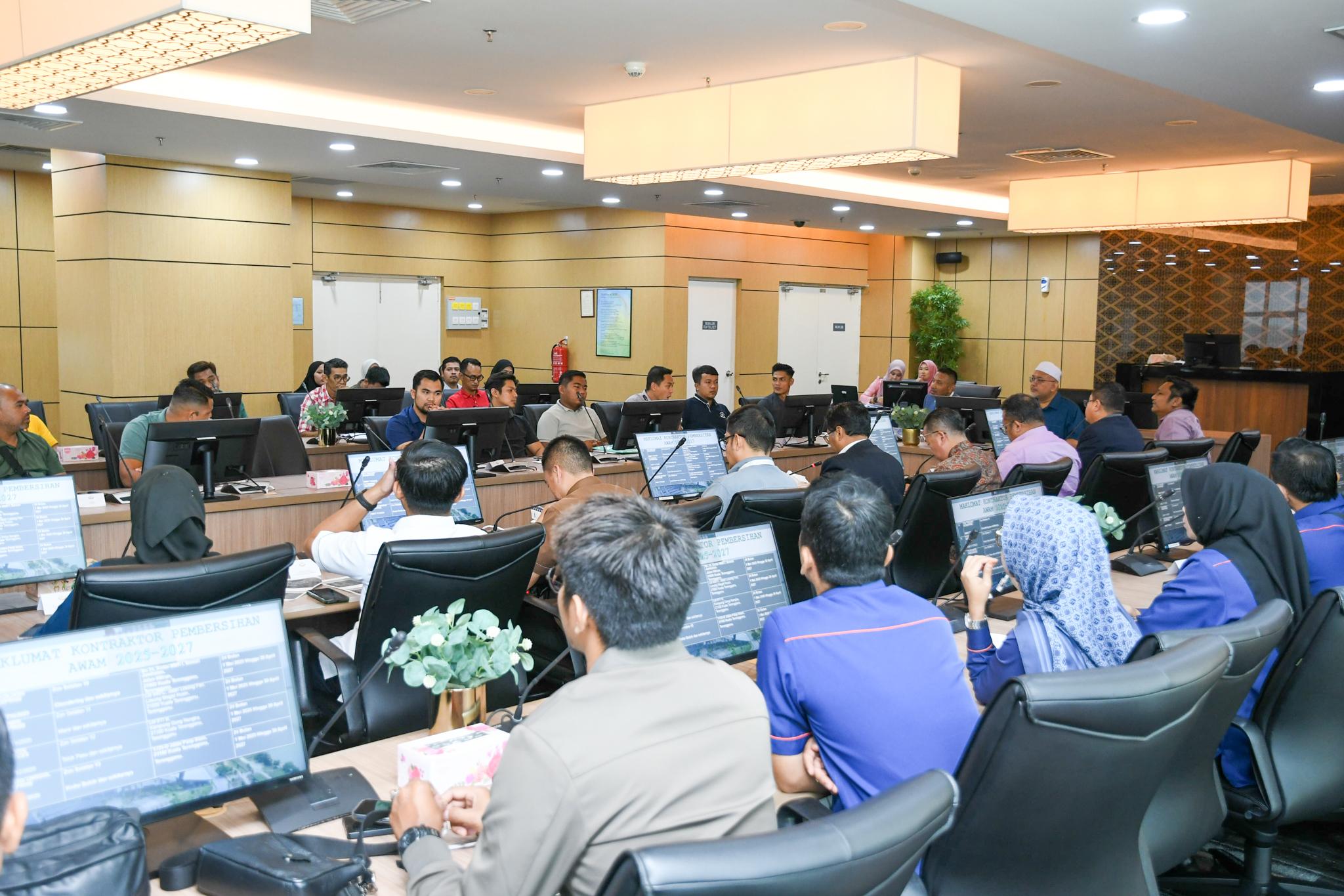 PERJUMPAAN EXCO DENGAN KONTRAKTOR KEBERSIHAN MBKT